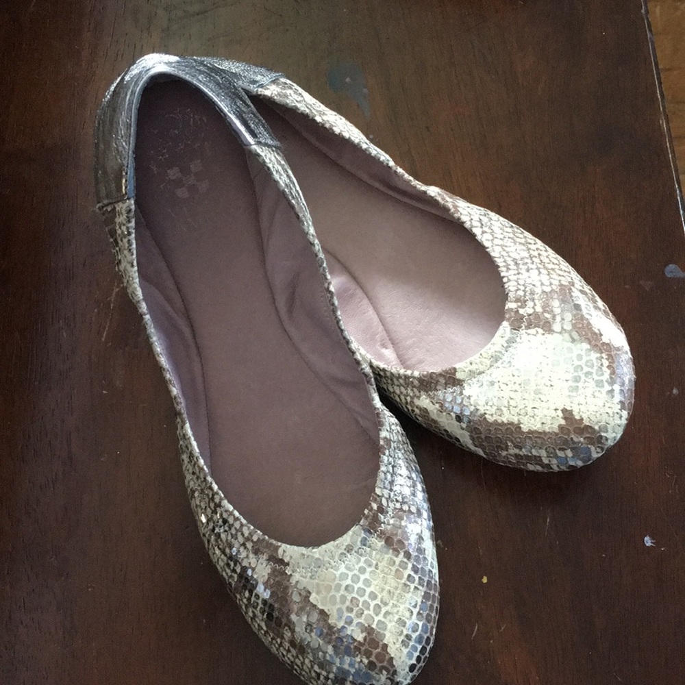 Vince Camuto women’s flats